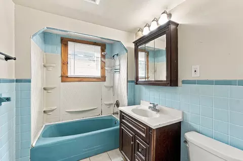 Bath - 132 Gilbert Ave, Springfield, MA 01119 photo 2 of 2