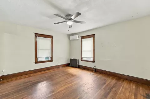 Living - 132 Gilbert Ave, Springfield, MA 01119 photo 2 of 5