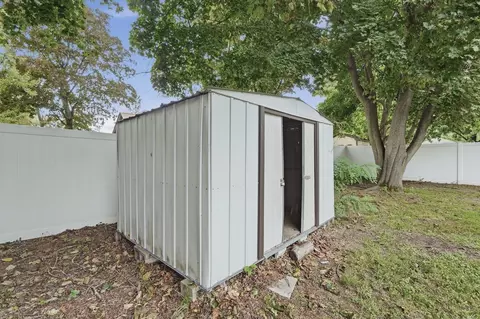 Exterior - 132 Gilbert Ave, Springfield, MA 01119 photo 10 of 11