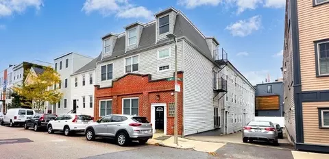 Exterior - 550 E 3rd St, Boston, MA 02127 photo 1 of 2