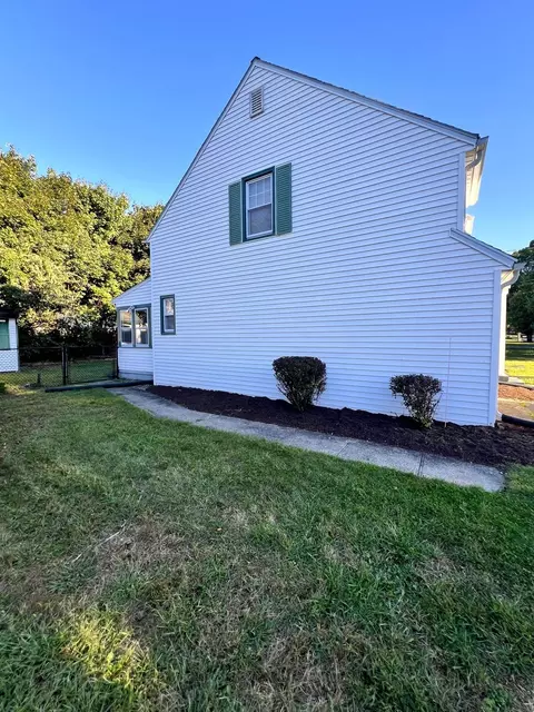 Exterior - 109 Pilgrim, Springfield, MA 01118 photo 7 of 10