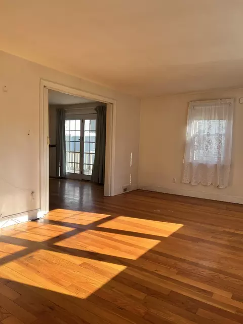 Living - 109 Pilgrim, Springfield, MA 01118 photo 2 of 4