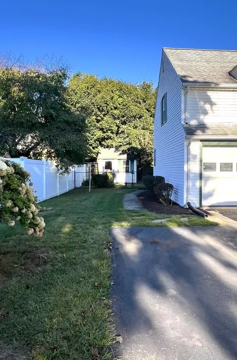 Exterior - 109 Pilgrim, Springfield, MA 01118 photo 5 of 10