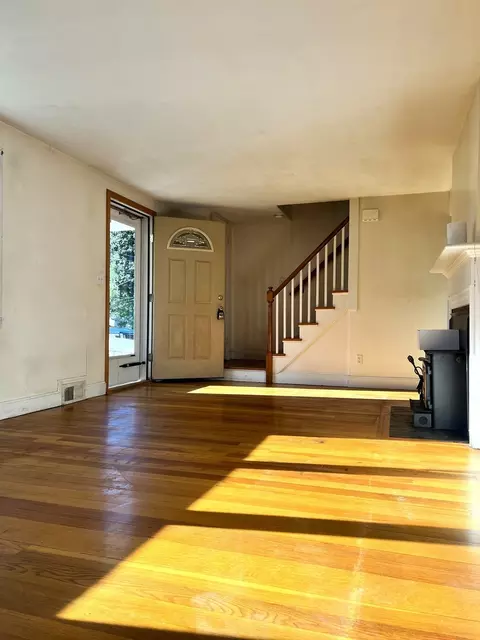 Living - 109 Pilgrim, Springfield, MA 01118 photo 4 of 4