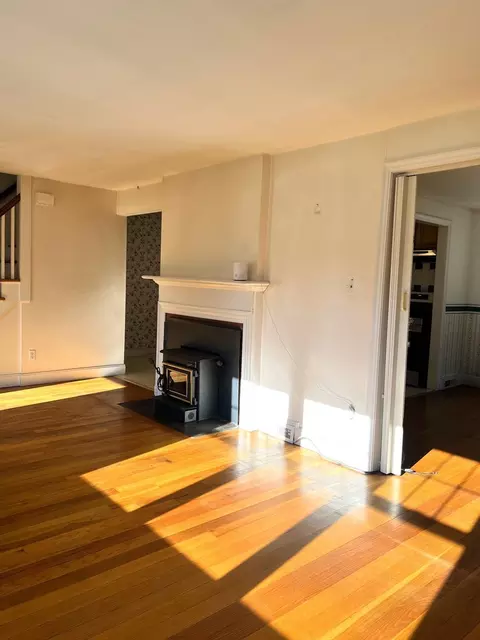 Living - 109 Pilgrim, Springfield, MA 01118 photo 3 of 4