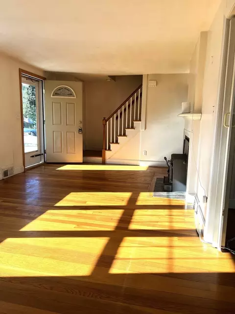 Living - 109 Pilgrim, Springfield, MA 01118 photo 1 of 4