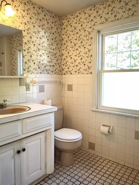 Bath - 109 Pilgrim, Springfield, MA 01118 photo 1 of 1