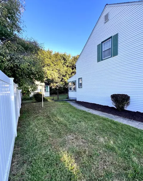 Exterior - 109 Pilgrim, Springfield, MA 01118 photo 6 of 10