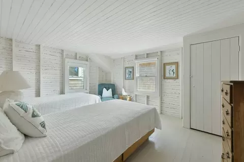 Bedroom - 172 Irving Ave, Barnstable, MA 02647 photo 6 of 8