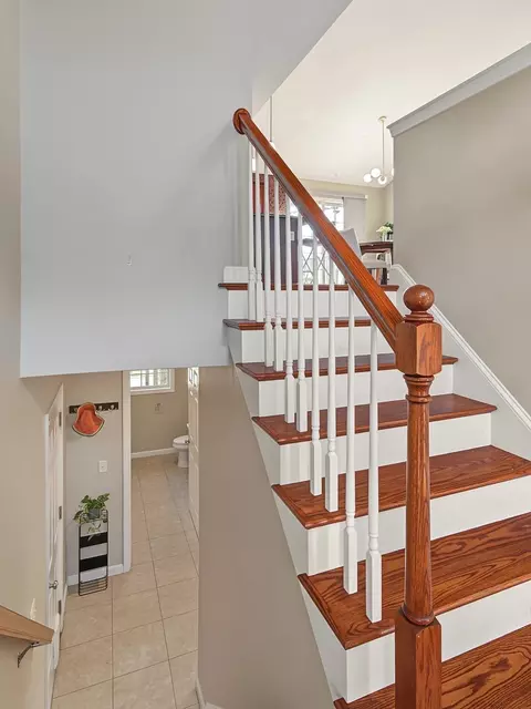 Entry Way - 6 Greenhalge St, Worcester, MA 01604 photo 2 of 2