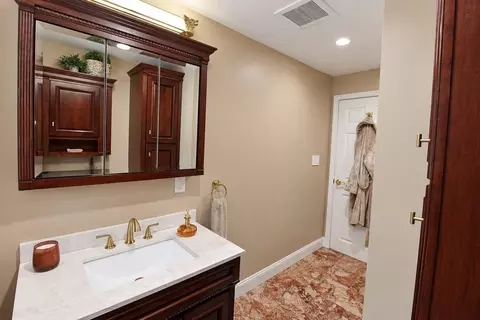 Bath - 4 Temi Rd, Chelmsford, MA 01824 photo 2 of 6