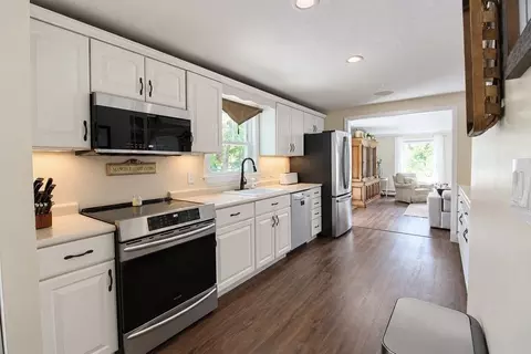 Kitchen - 4 Temi Rd, Chelmsford, MA 01824 photo 1 of 6