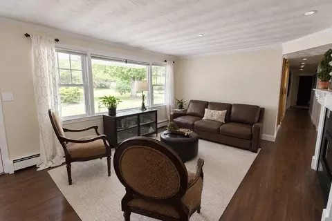 Living - 4 Temi Rd, Chelmsford, MA 01824 photo 2 of 6