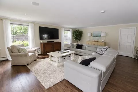 Living - 4 Temi Rd, Chelmsford, MA 01824 photo 4 of 6