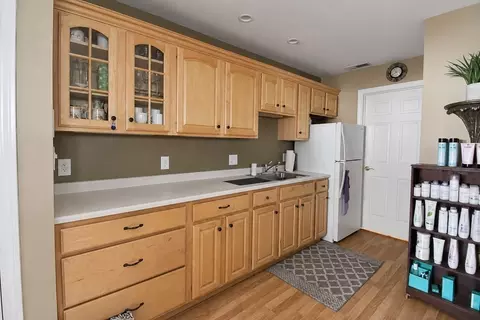 Kitchen - 4 Temi Rd, Chelmsford, MA 01824 photo 6 of 6
