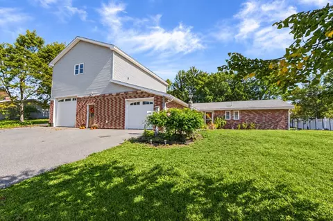7 Lisa Rd, Peabody, MA 01960