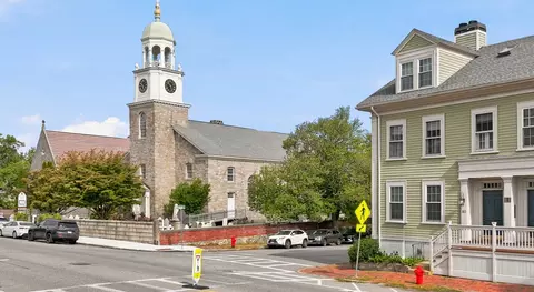 162 High St #B, Newburyport, MA 01950