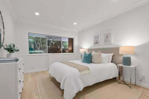 Bedroom - 18 Chestnut Pl, Brookline, MA 02445 photo 1 of 3