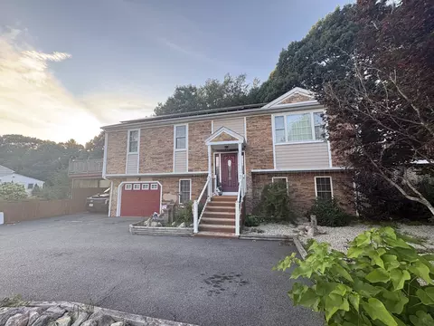 769 New Plainville Rd, New Bedford, MA 02745