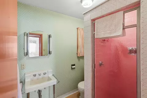 Bath - 5 Slater, Webster, MA 01570 photo 2 of 2