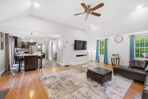 Entry Way - 138 Walnut, Douglas, MA 01516 photo 3 of 4