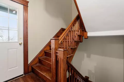Entry Way - 31 Chrome St, Worcester, MA 01604 photo 5 of 7