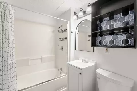Bath - 31 Chrome St, Worcester, MA 01604 photo 2 of 4