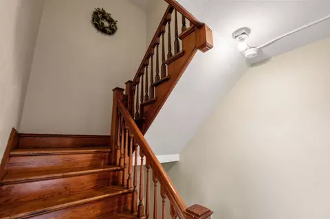 Entry Way - 31 Chrome St, Worcester, MA 01604 photo 4 of 7