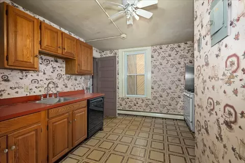 Kitchen - 6 Chatham Pl #8, Worcester, MA 01609 photo 4 of 5