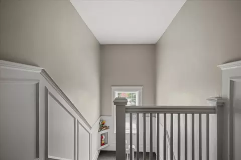 Entry Way - 6 Chatham Pl #8, Worcester, MA 01609 photo 4 of 5