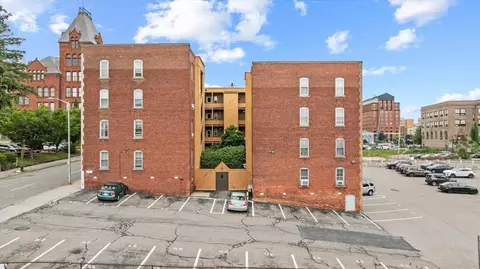 Exterior - 6 Chatham Pl #8, Worcester, MA 01609 photo 3 of 13