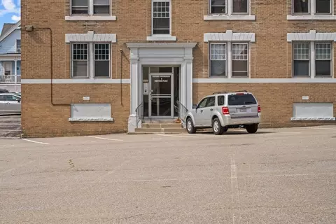 Exterior - 6 Chatham Pl #8, Worcester, MA 01609 photo 2 of 13