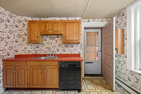 Kitchen - 6 Chatham Pl #8, Worcester, MA 01609 photo 5 of 5