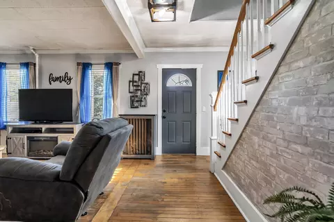 Entry Way - 100 Clover St, Worcester, MA 01603 photo 2 of 4