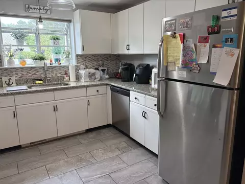 Kitchen - 142 Shellback Way #V142, Mashpee, MA 02649 photo 3 of 3