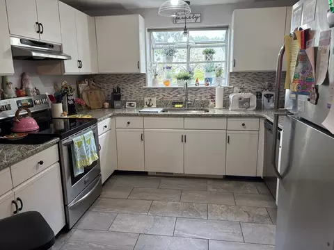 Kitchen - 142 Shellback Way #V142, Mashpee, MA 02649 photo 1 of 3