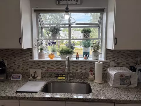 Kitchen - 142 Shellback Way #V142, Mashpee, MA 02649 photo 2 of 3