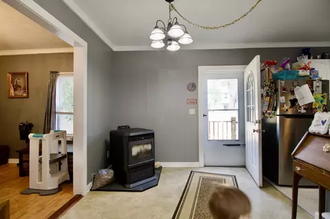 Entry Way - 35 Thayer Ave, Springfield, MA 01108 photo 6 of 8
