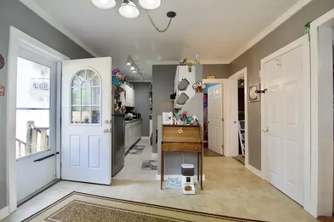 Entry Way - 35 Thayer Ave, Springfield, MA 01108 photo 3 of 8