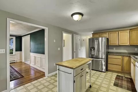 Entry Way - 21 Lyons Rd, Dudley, MA 01571 photo 1 of 3