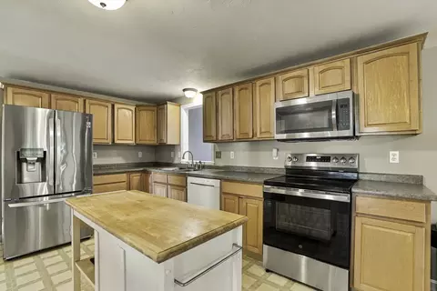 Kitchen - 21 Lyons Rd, Dudley, MA 01571 photo 1 of 6