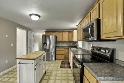Kitchen - 21 Lyons Rd, Dudley, MA 01571 photo 6 of 6