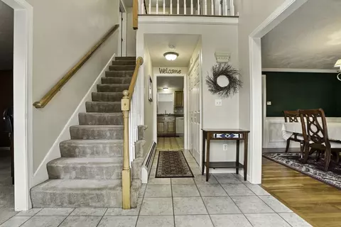 Entry Way - 21 Lyons Rd, Dudley, MA 01571 photo 2 of 3