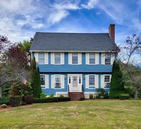 12 Cote St, Amesbury, MA 01913