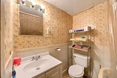 Bath - 7 Slater, Webster, MA 01570 photo 2 of 3