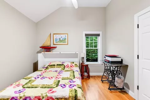 Bedroom - 276 Pheasant Hill Cir, Cotuit, MA 02635 photo 4 of 7