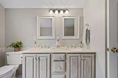 Bath - 91 Hartness Rd, Sutton, MA 01590 photo 3 of 5