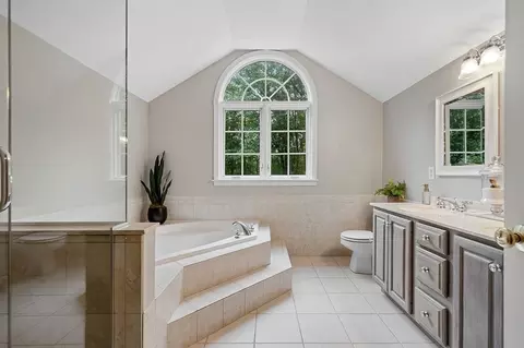 Bath - 91 Hartness Rd, Sutton, MA 01590 photo 2 of 5