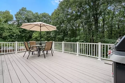 Exterior - 91 Hartness Rd, Sutton, MA 01590 photo 4 of 10