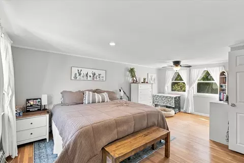 Bedroom - 15 Summer St, Wareham, MA 02571 photo 3 of 4